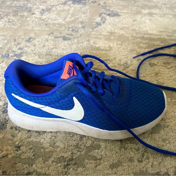 Nike Shoes - Picture 2 of 8